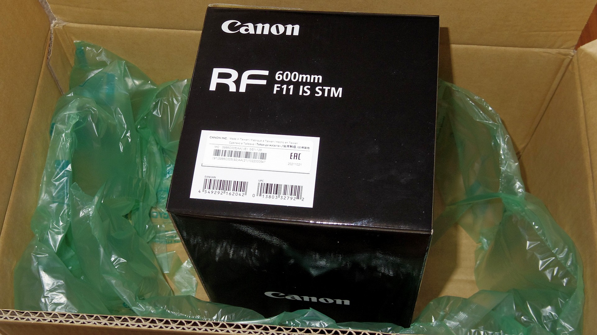 Canon RF 600mm in box.2JPG.JPG