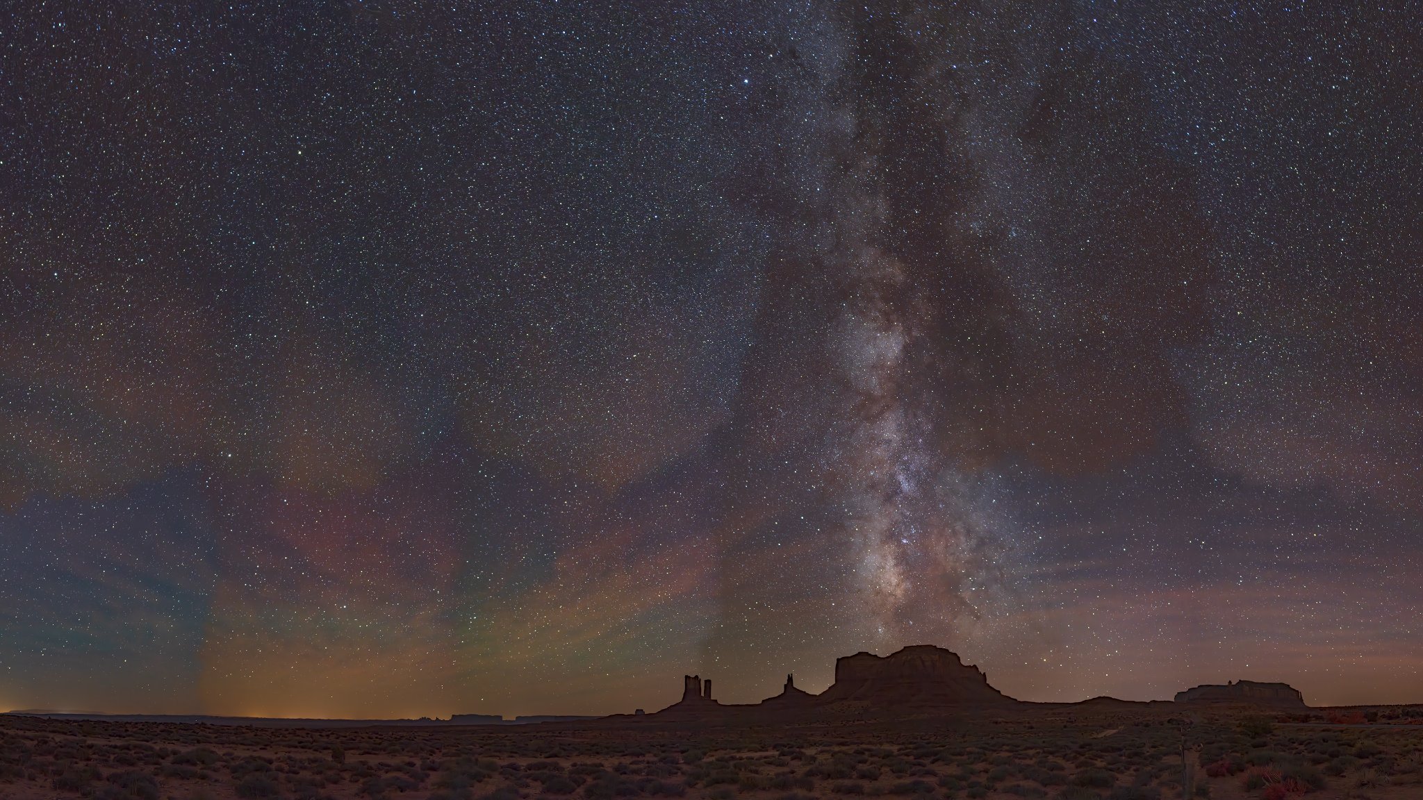 Momument Valley Milky Way UHD.jpg