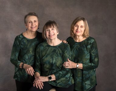 2026-003-008 Emily Murphy & sisters-Edit.jpg