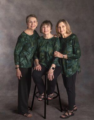 2026-003-029 Emily Murphy & sisters-Edit.jpg