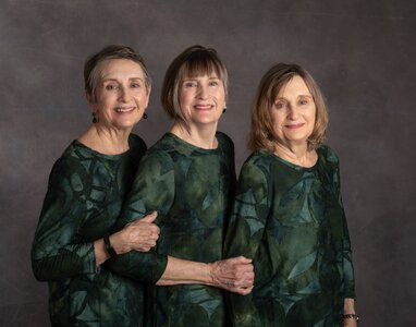 2026-003-032 Emily Murphy & sisters-Edit.jpg