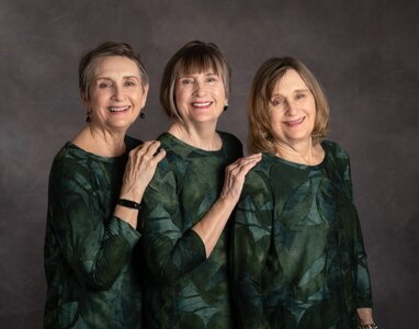 2026-003-044 Emily Murphy & sisters-Edit.jpg