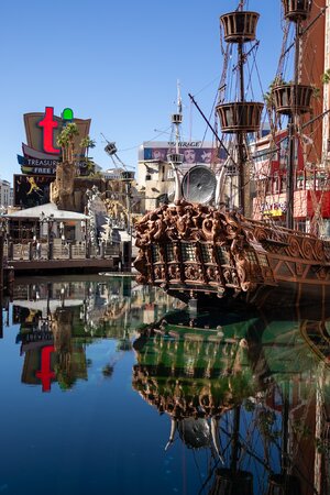 LV Treasure Island pond.JPG