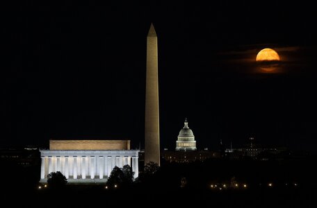 darkskymoonrisinDCsm.jpg