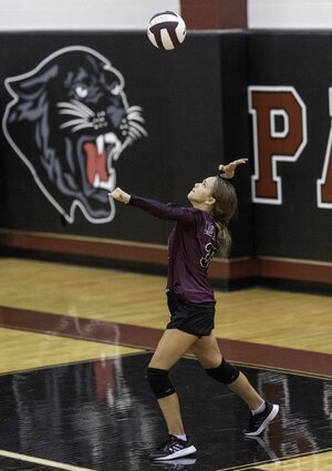 2022-040-015 Emily 8th grade volleyball.jpg