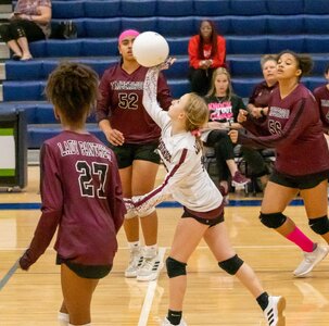 2022-040-468 Emily 8th grade A team volleyball.jpg