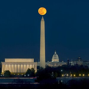 moonoverWashingtonMonumentsmall.jpg