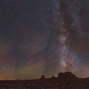 Momument Valley Milky Way UHD.jpg