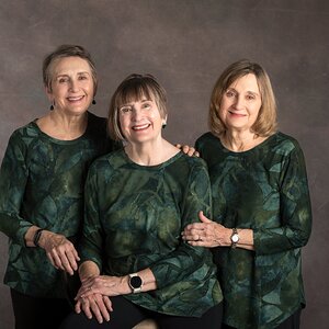 2026-003-008 Emily Murphy & sisters-Edit.jpg