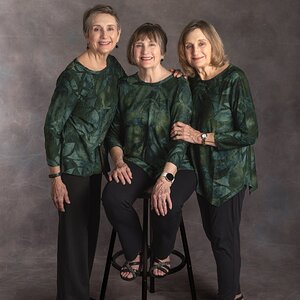 2026-003-029 Emily Murphy & sisters-Edit.jpg