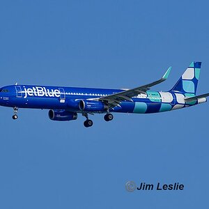 Airbus A321-231 N981JT JetBlue SFO 07 Jan 2026 The Royal TreatMint.jpg