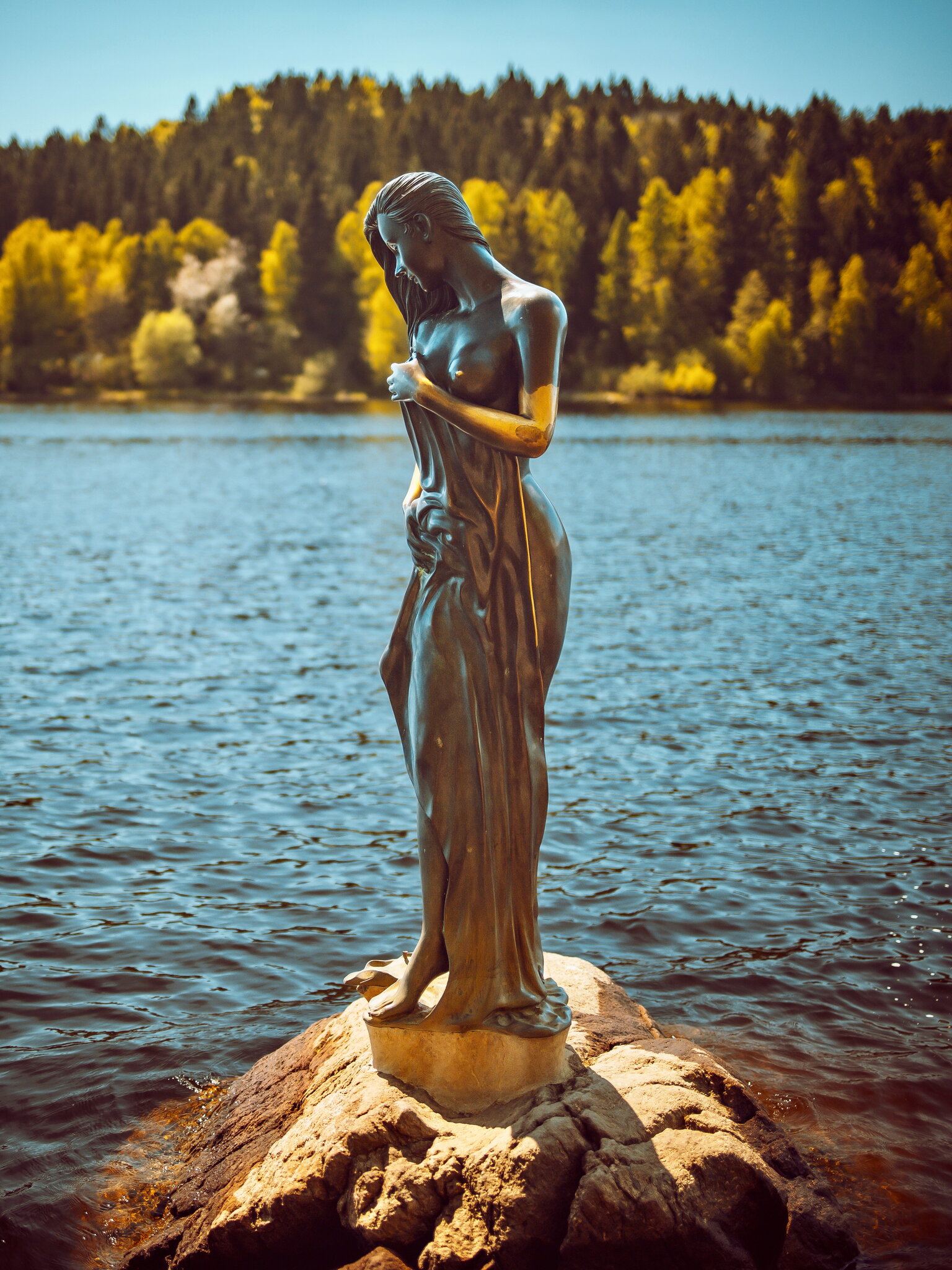 002 2025-05-02 Socha Lipenská víla.jpeg