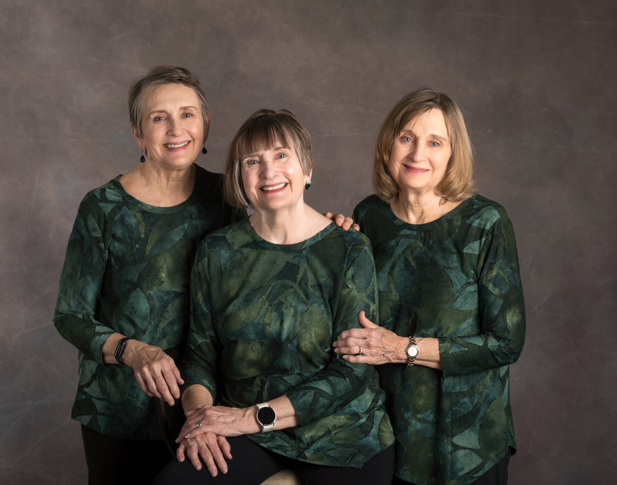 2026-003-008 Emily Murphy & sisters-Edit.jpg