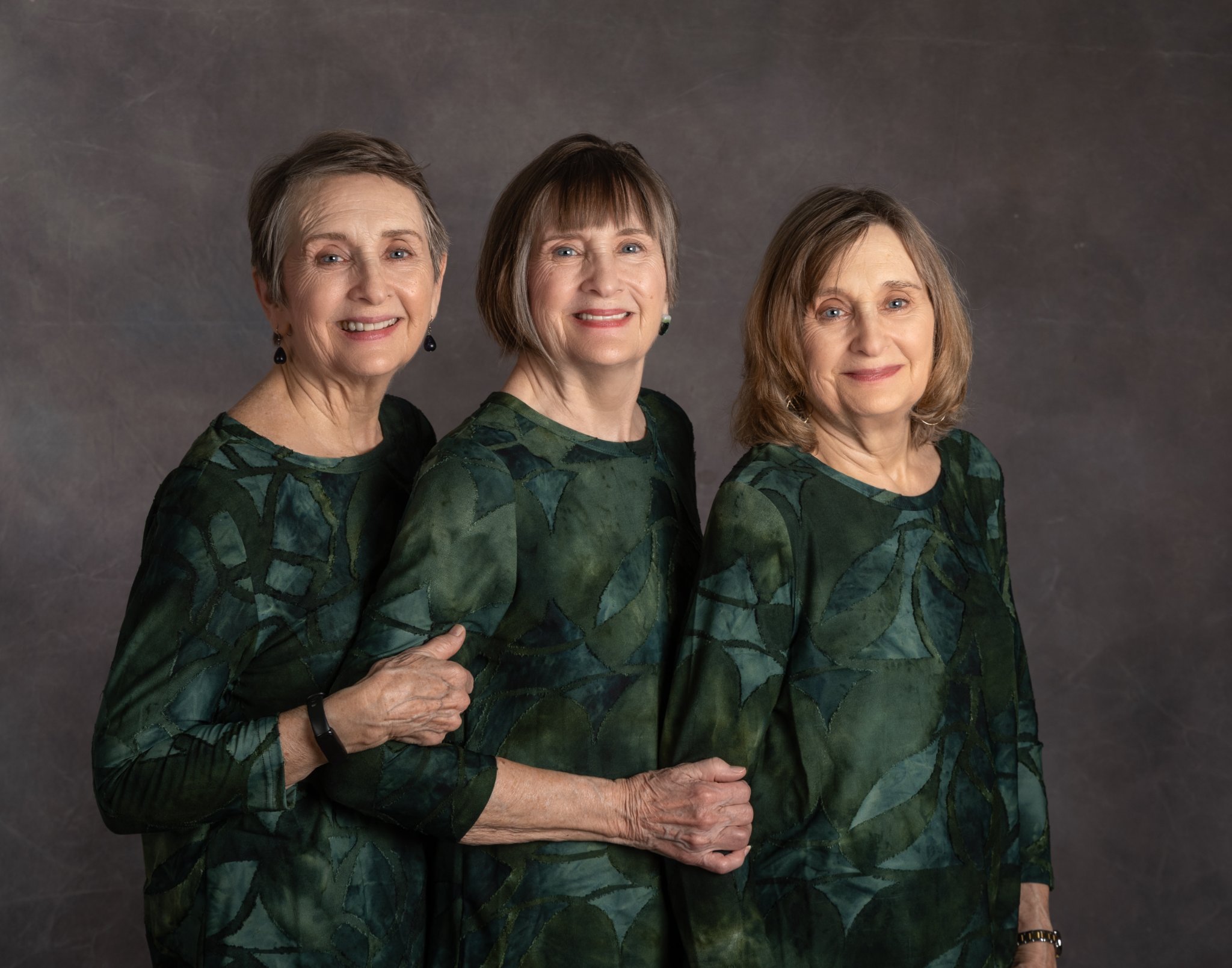 2026-003-032 Emily Murphy & sisters-Edit.jpg
