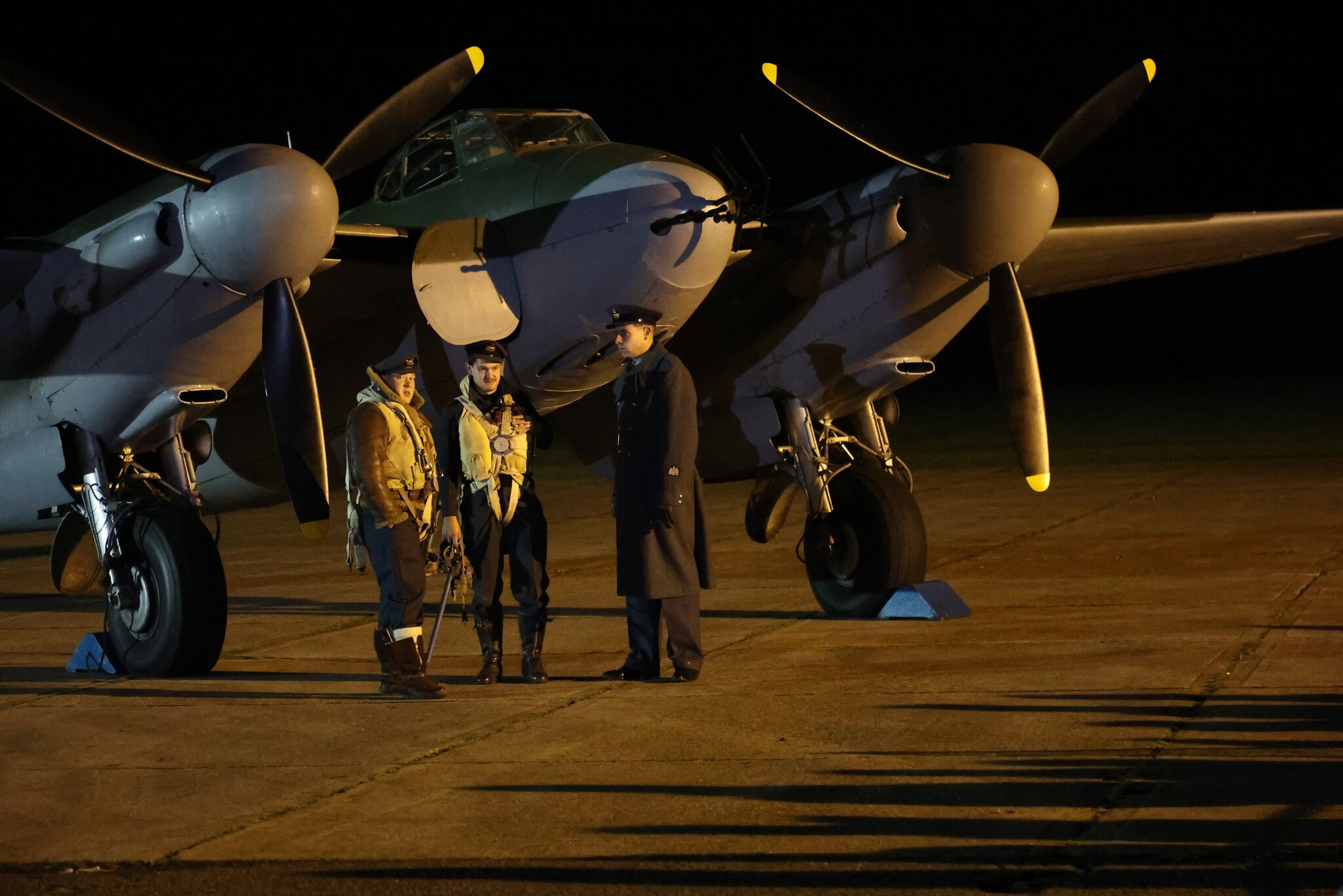 de Havilland Mosquito and Crew.JPG