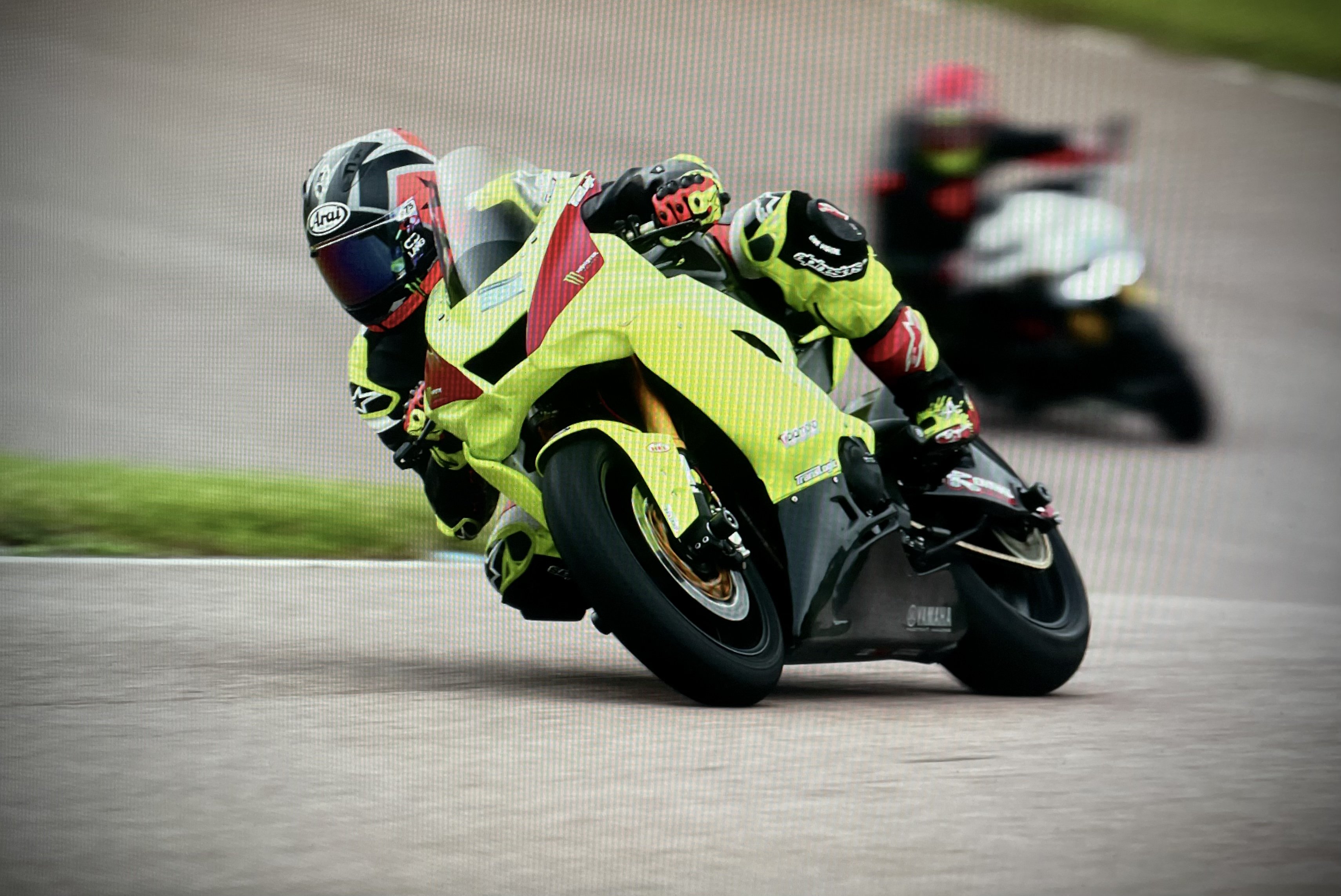 Flat out through turn 1 at Lydden Hill