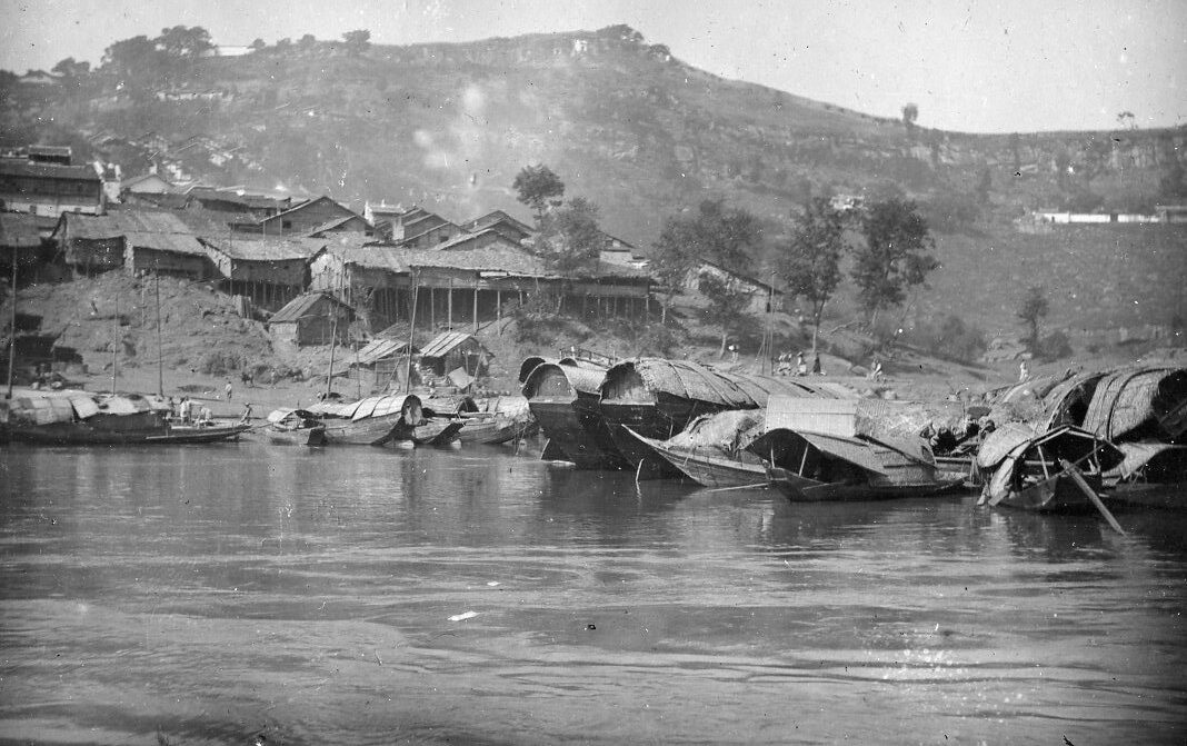 gorge on Yangtze river 6.jpg