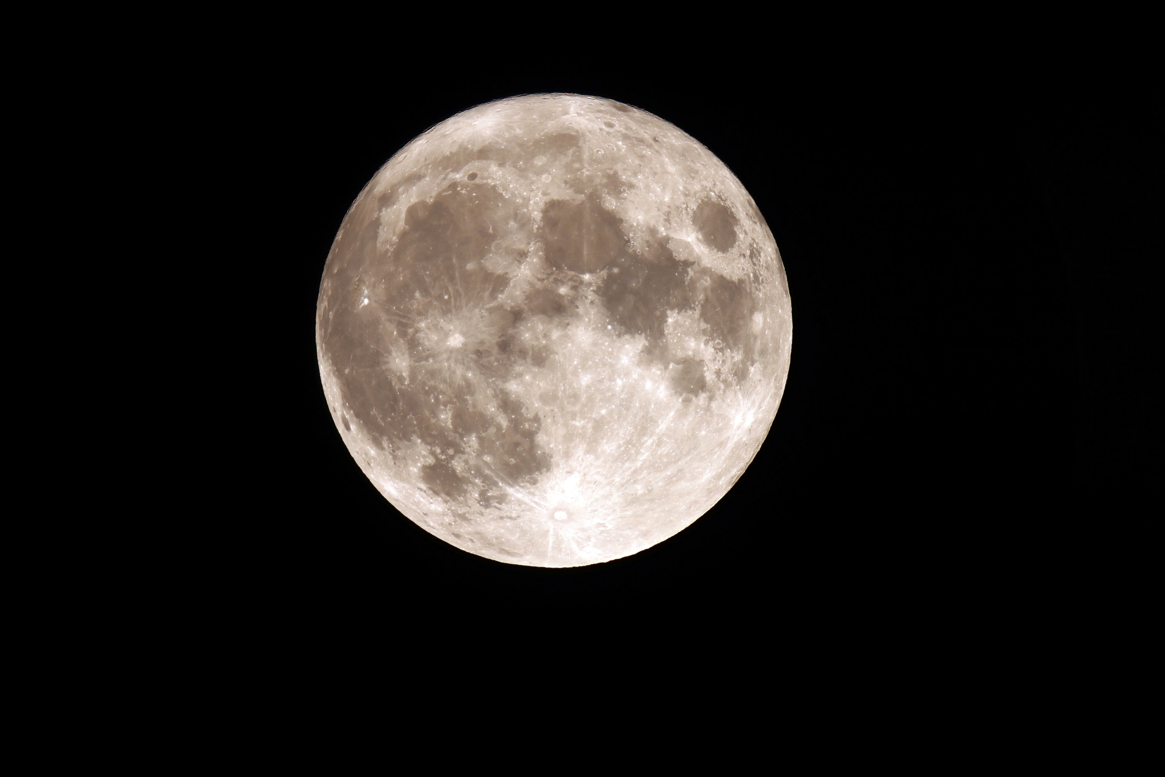 Moon 2021-07-23-sharpen-motion.jpg