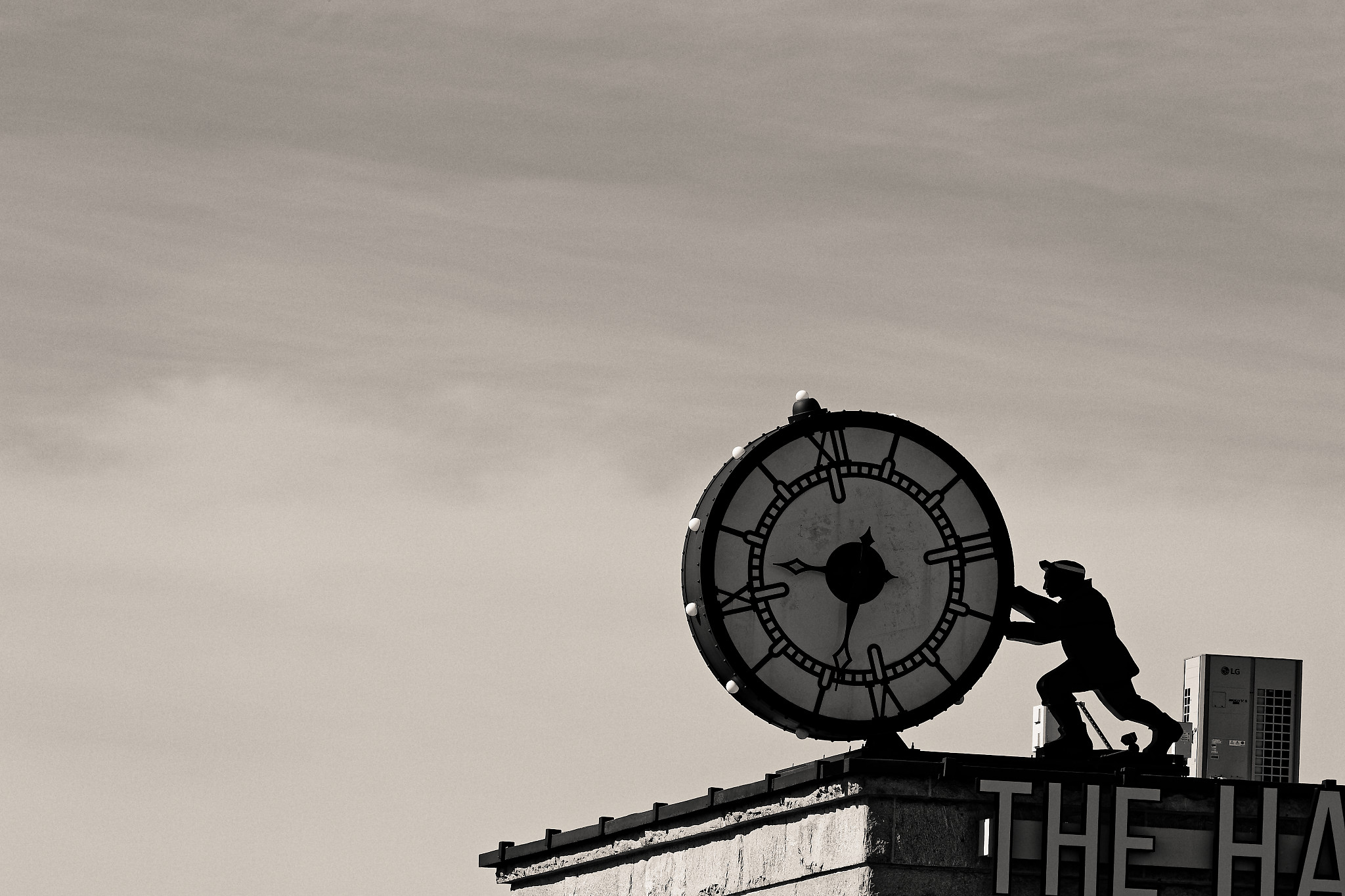 Roof top clock 2.jpg