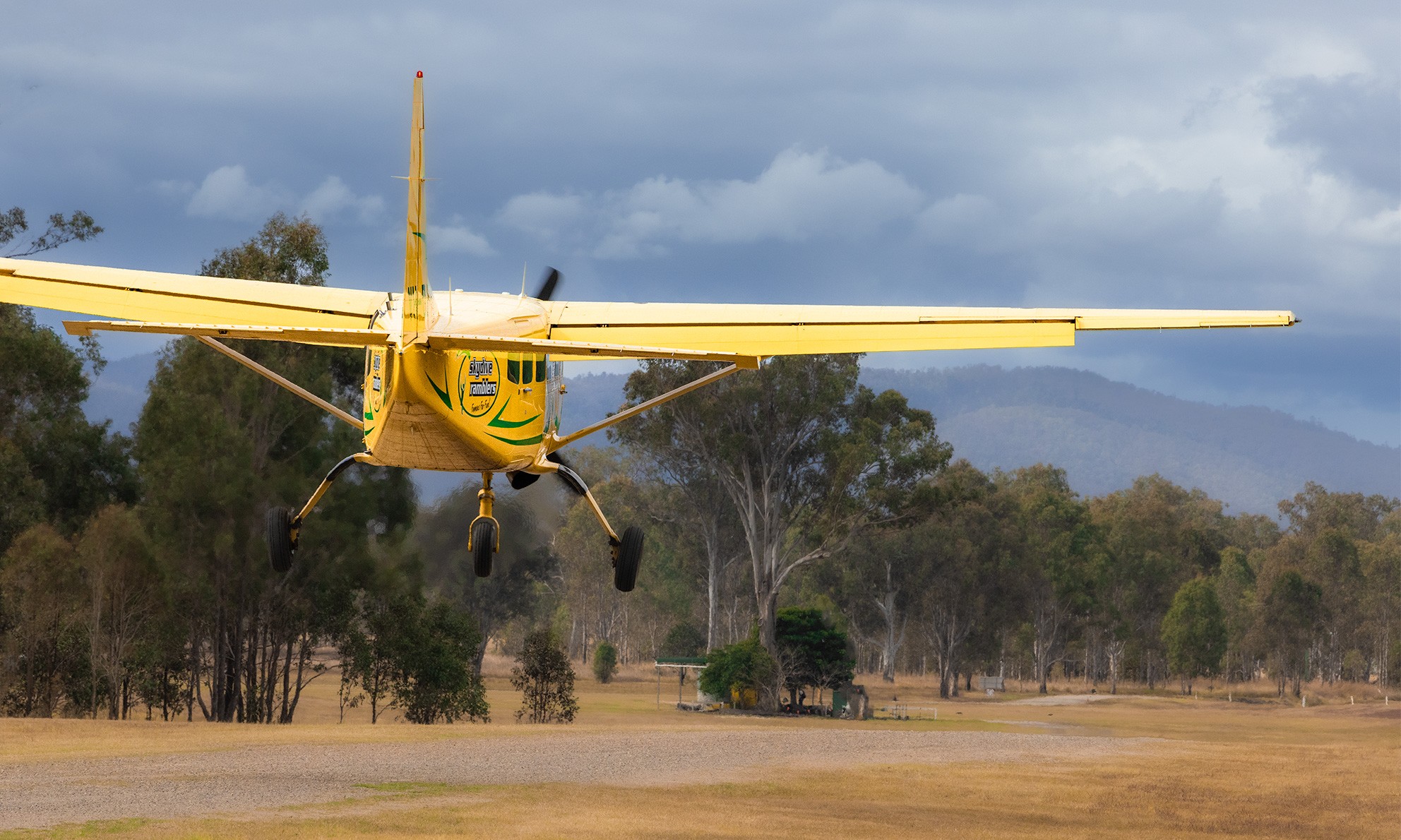 Toogoolawah Airstrip (Queensland). I was riding my ebike along the Brisbane Valley Rail Trail when I spotted a dozen skydivers tumble from the plane.